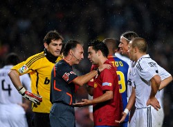 Controversy, Xavi Hernandez of Barcelona talks to the referee against Real Madrid