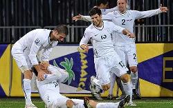 Slovenia players celebrate Dedic's goal as the country qualifies for the 2010 World Cup in South Africa ahead of Russia