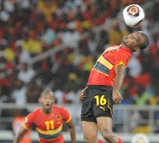 Angola's Flavio controlls the ball with his head - 2010 Africa Cup of Nations, match-day 1, Angola vs Mali