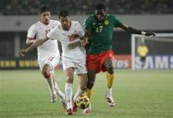 Cameroon and Tunisia playing against each other in the quarter-finals at the 2008 African Nations Cup.