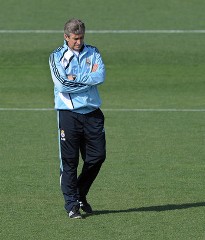 Pellegrini thinking and walking during a training session
after Real Madrid's Champions League exit.