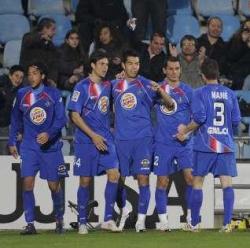 Getafe players celebrating on the touch line.