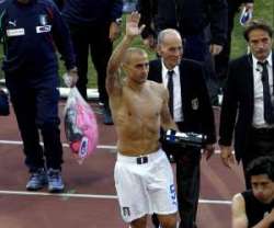 Italy captain Fabio Cannavaro waves to the crowd after Italy's 2-1 friendly match defeat to Mexico.