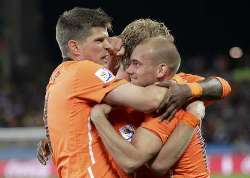 Holland are through to the 2010 World Cup quarter finals, they celebrate.