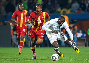 USA's Jozy Altidore fakes a fall as Dede Ayew is behind him. 