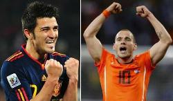 Spain's David Villa vs Holland's Wesley Sneijder.