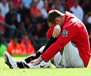 Manchester United's Wayne Rooney sad on the pitch