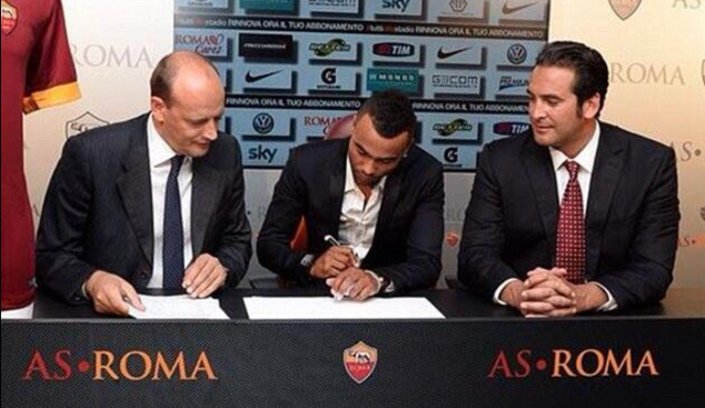 Ashley Cole signing his AS Roma contract