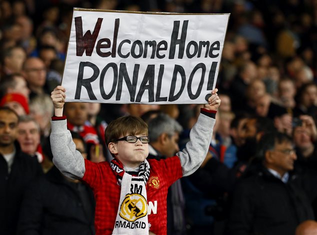 Manchester United fan welcoming Cristiano Ronaldo back home.