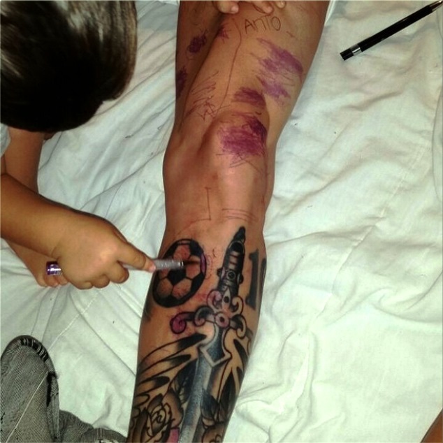 PICTURED: The hands of baby Thiago colouring Messi’s new tattoo