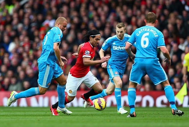 The moment in which Falcao was brought down by Sunderland