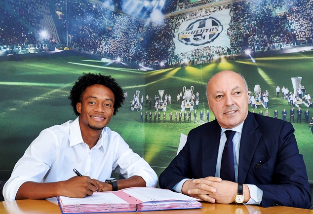 Cuadrado signs the contract with his new team