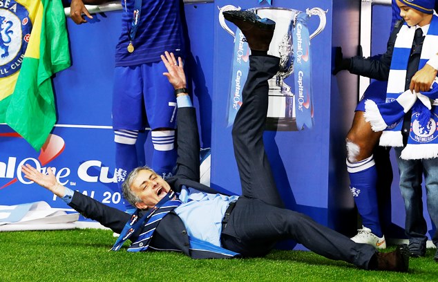 Mourinho celebrates winning the League Cup with Chelsea 