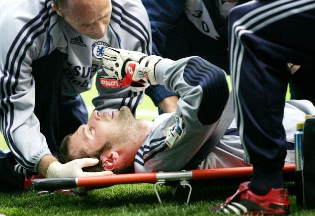 Peter Cech suffers a head injury against Reading in 2006 