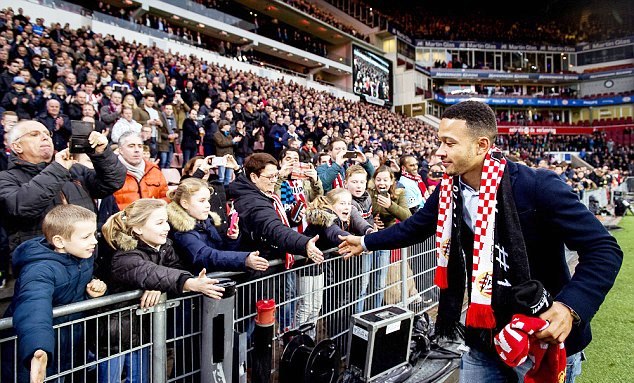 Memphis Depay returns to PSV