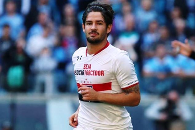 Alexandre Pato in action for Corinthians 