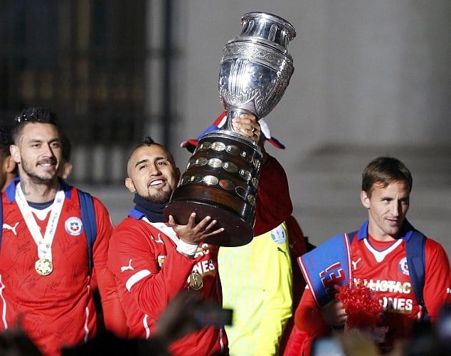 Arturo Vidal lifts the 2015 Copa America title