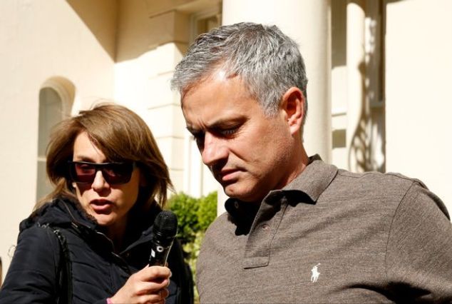 Mourinho leaves his house in London
