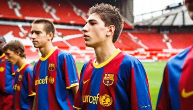 Bellerin (right) with his former teammates at Barca's La Masia academy