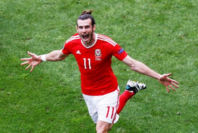 Bale celebrates his goal for Wales at Euro 2016