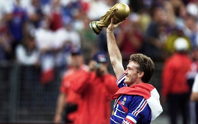 Didier Deschamps lifts the 1998 World Cup
