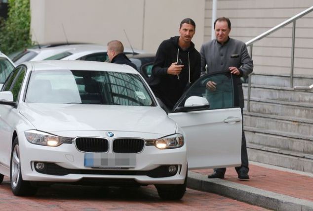 Zlatan arrives in Manchester