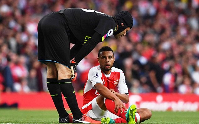 Arsenal goalkeeper Petr Cech watches on as Francis Coquelin awaits medical attention after colliding with Chelsea's N'Golo Kante