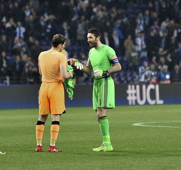 Too much grateness as Gianluigi Buffon and Iker Casillas exchange shirts after their UCL match. Juventus won the match 2-0 in Portugal
