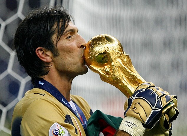Gigi kisses the World Cup trophy after winning it with Italy in 2006
