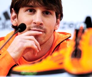 Messi can be a soccer great, Cruyff thinks