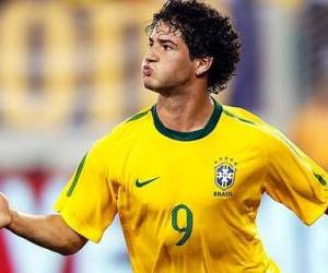 Alexandre Pato has been offered Ronaldo's jersey ahead of the 2011 Copa America.