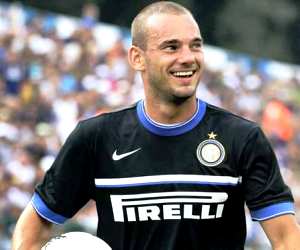 Wesley Sneijder might make a very late switch to Manchester United as the transfer period is getting over