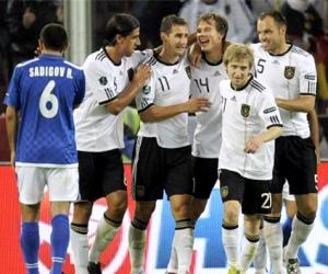 Euro 2012 - Germany are safe and through