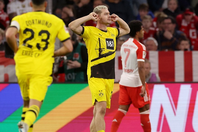 Dortmund end Bayern's title hopes with 2-0 defeat