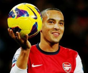 Theo Walcott grabbed the spotlight with a fine display for Arsenal in a 7-3 victory over Reading.