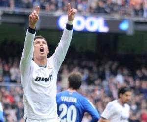 Cristiano Ronaldo signaled that he is ready for the first El Clasico 2013 with a hat-trick against Getafe.