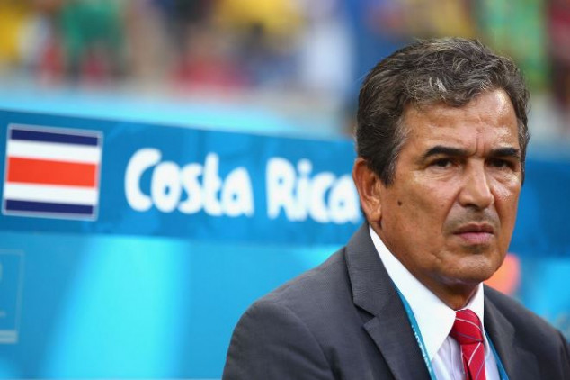 Jorge Luis Pinto coaching Costa Rica at Brazil