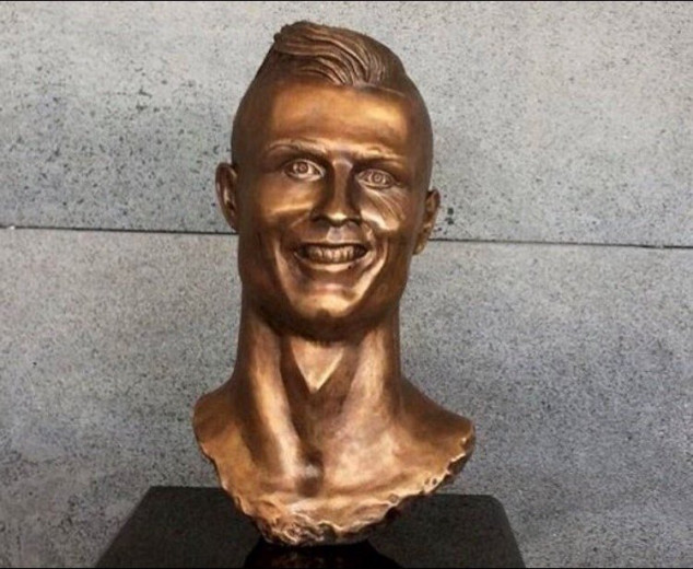 Cristiano Ronaldo, Statue, Madeira Airport, Real Madrid, Deportivo Alaves, La Liga