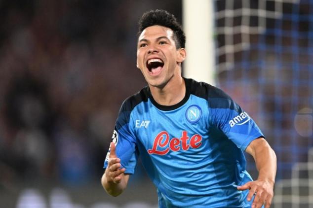 Napoli secure spot in knockout rounds