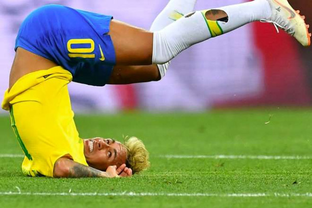 Neymar father defends PSG star's diving antics