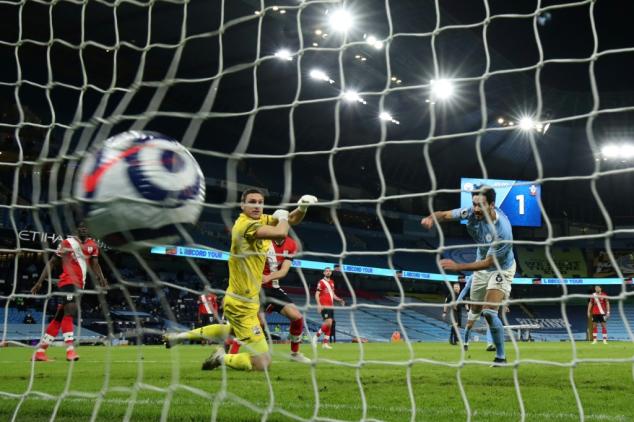 Manchester City se recupera del tropezón en el derbi y golea al Southampton