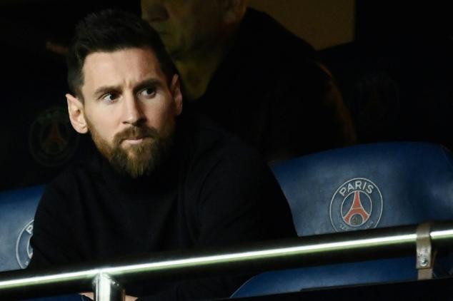 Torcedores do Barcelona contestam transferência de Messi ao PSG na UE