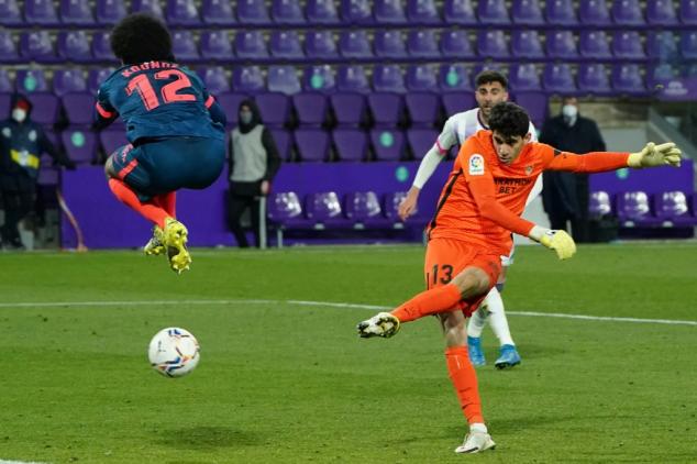 Sevilla goalkeeper Bono scores dramatic equaliser against Valladolid