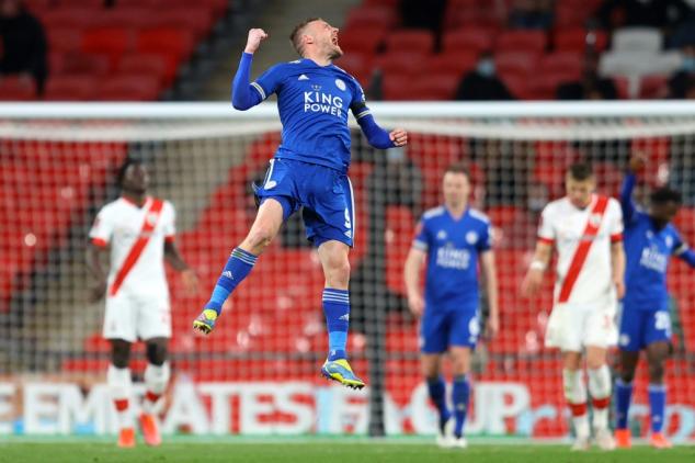 Leicester vence al Southampton con público y jugará la final de Copa