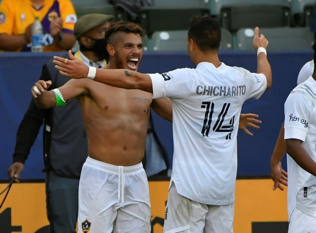 Chicharito goal lifts Galaxy over LAFC in 'El Trafico' derby