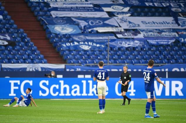 Hertha Berlin vence de virada Schalke e se afasta do rebaixamento no Alemão