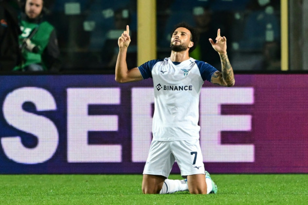 Lazio end Atalanta's unbeaten record to close in on leaders Napoli