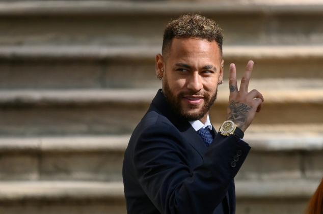 Procès Neymar: le parquet fait volte-face et retire ses accusations