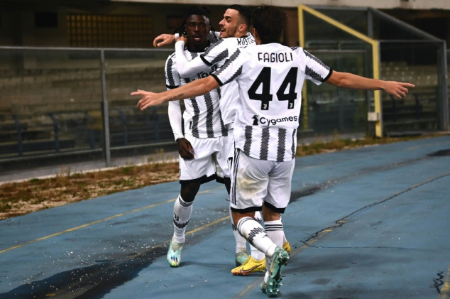 Kean fires Juve into top four at outraged Verona, Lazio go second