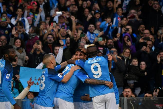 Napoli vence Udinese e chega a 11 vitórias seguidas no Italiano